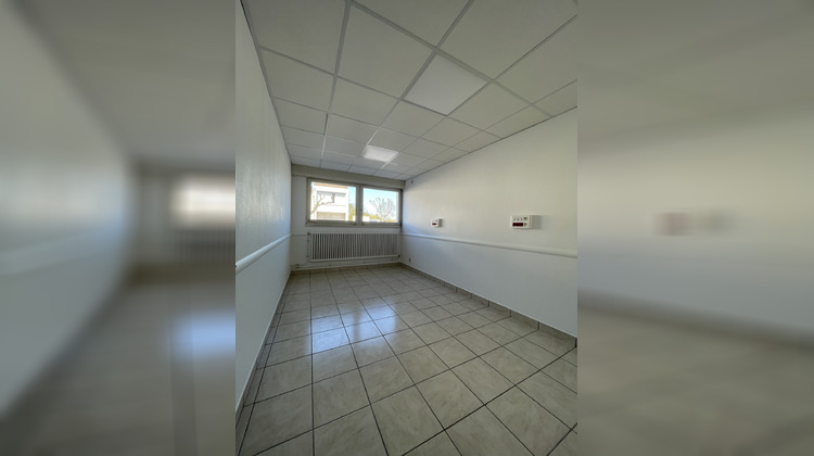 Ma-Cabane - Location Divers Saintes, 250 m²