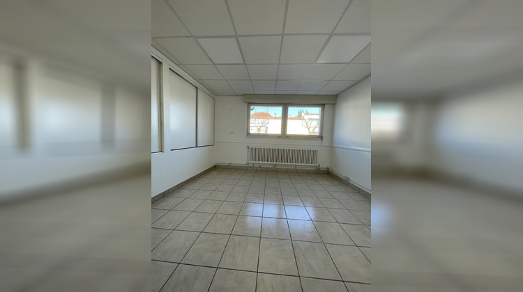 Ma-Cabane - Location Divers Saintes, 250 m²