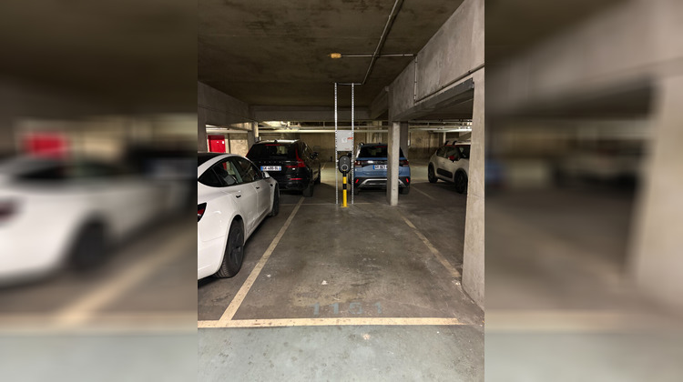 Ma-Cabane - Location Divers SURESNES, 0 m²