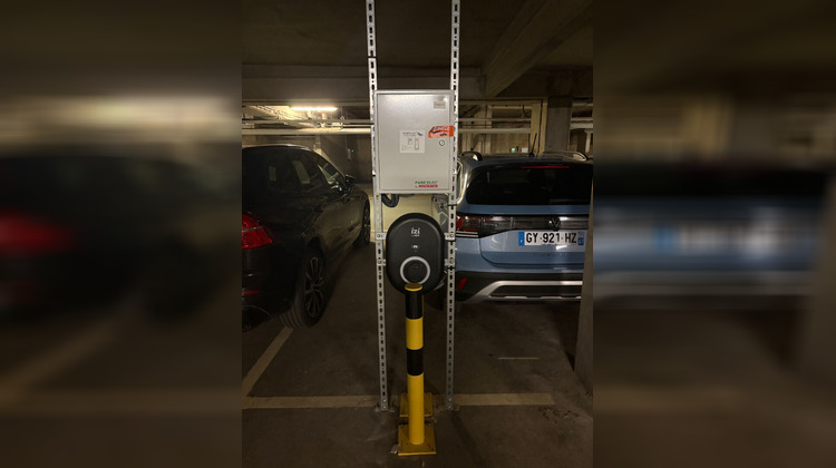 Ma-Cabane - Location Divers SURESNES, 0 m²