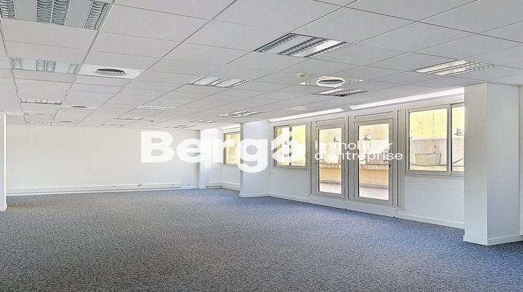 Ma-Cabane - Location Divers Valbonne, 342 m²