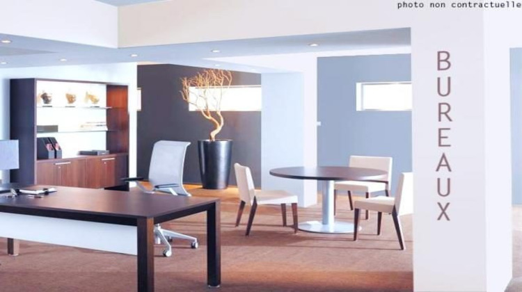 Ma-Cabane - Location Divers Vannes, 675 m²