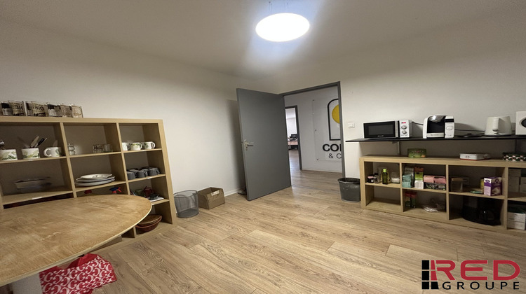 Ma-Cabane - Location Divers Venelles, 180 m²