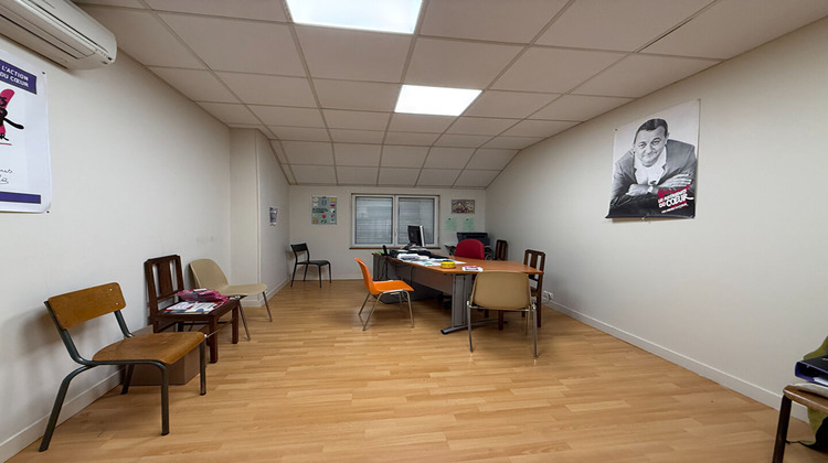 Ma-Cabane - Location Immeuble SAINT-AMAND-MONTROND, 270 m²