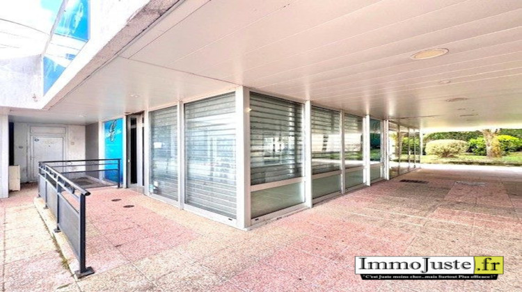 Ma-Cabane - Location Local commercial Élancourt, 50 m²