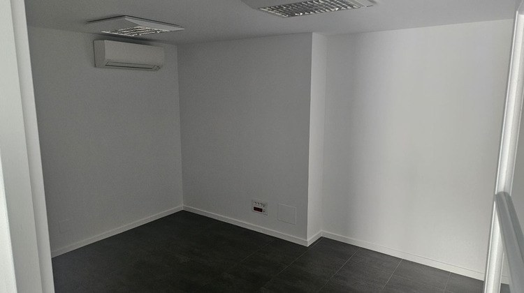 Ma-Cabane - Location Local commercial AJACCIO, 77 m²