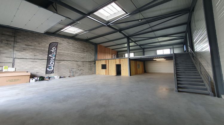 Ma-Cabane - Location Local commercial AMBARES-ET-LAGRAVE, 300 m²