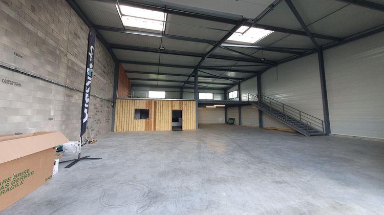 Ma-Cabane - Location Local commercial AMBARES-ET-LAGRAVE, 300 m²