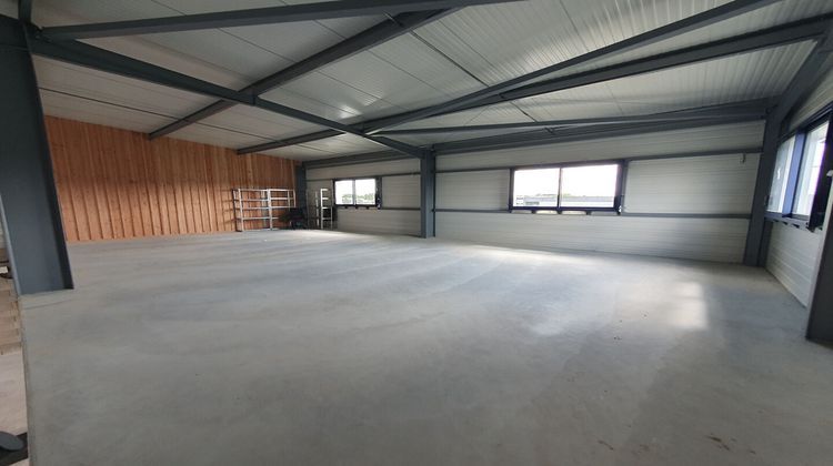 Ma-Cabane - Location Local commercial AMBARES-ET-LAGRAVE, 300 m²