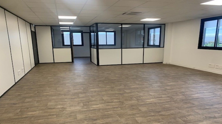 Ma-Cabane - Location Local commercial ANDREZIEUX-BOUTHEON, 82 m²