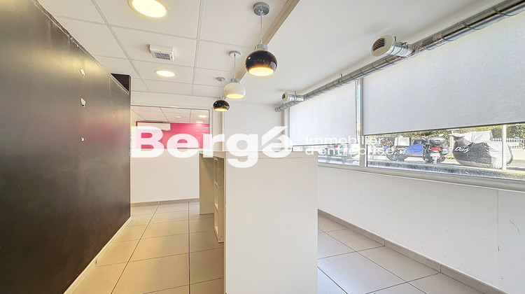 Ma-Cabane - Location Local commercial Antibes, 121 m²