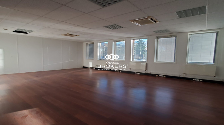 Ma-Cabane - Location Local commercial Archamps, 294 m²