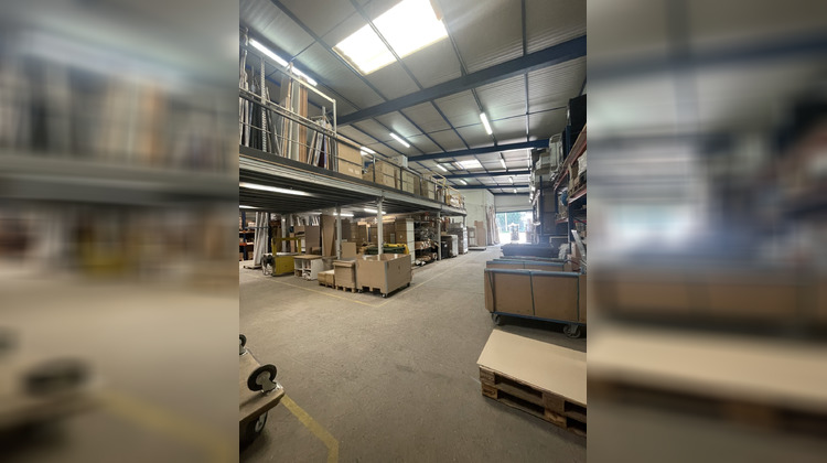 Ma-Cabane - Location Local commercial Artigues-près-Bordeaux, 1915 m²