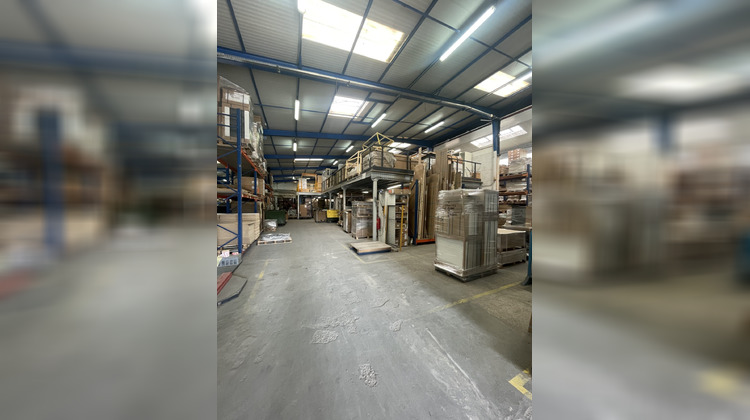 Ma-Cabane - Location Local commercial Artigues-près-Bordeaux, 1915 m²