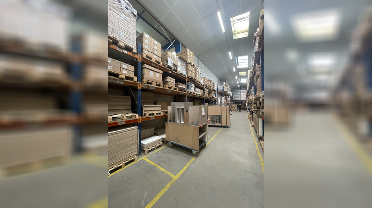 Ma-Cabane - Location Local commercial Artigues-près-Bordeaux, 1915 m²