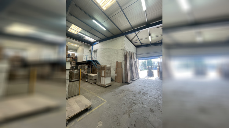 Ma-Cabane - Location Local commercial Artigues-près-Bordeaux, 1915 m²