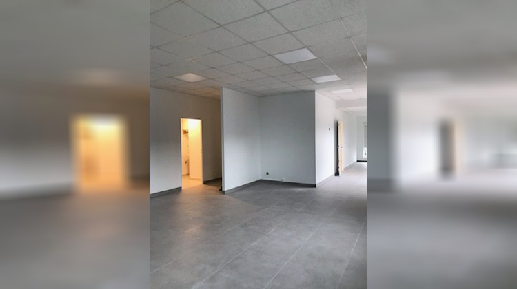 Ma-Cabane - Location Local commercial BARBEREY SAINT SULPICE, 110 m²