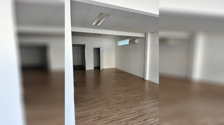 Ma-Cabane - Location Local commercial Beaumont-le-Roger, 100 m²