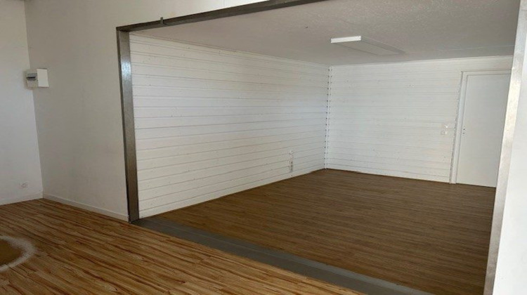 Ma-Cabane - Location Local commercial Beaumont-le-Roger, 100 m²