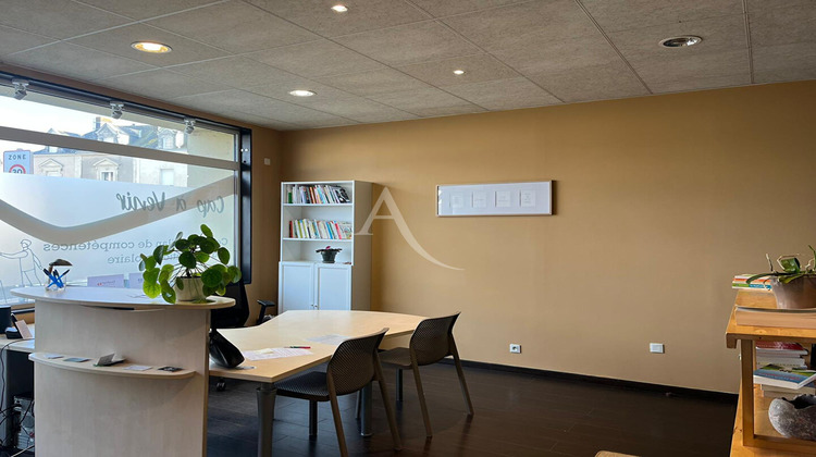 Ma-Cabane - Location Local commercial BECON-LES-GRANITS, 55 m²