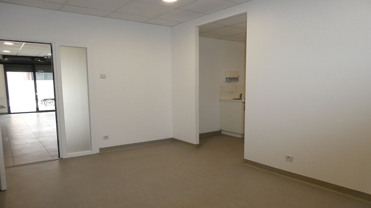 Ma-Cabane - Location Local commercial BETHUNE, 64 m²