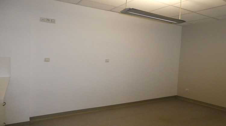 Ma-Cabane - Location Local commercial BETHUNE, 64 m²