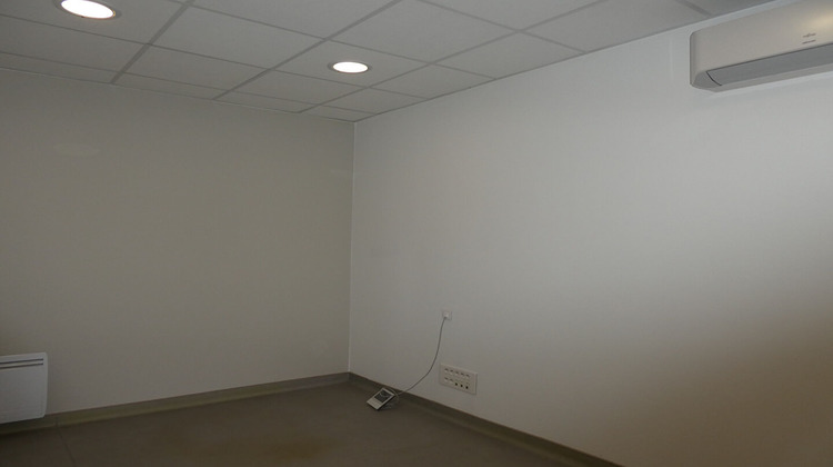 Ma-Cabane - Location Local commercial BETHUNE, 64 m²