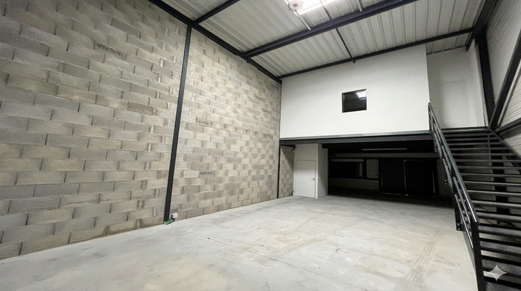 Ma-Cabane - Location Local commercial BONNEFAMILLE, 137 m²