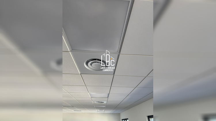 Ma-Cabane - Location Local commercial Bouguenais, 1052 m²