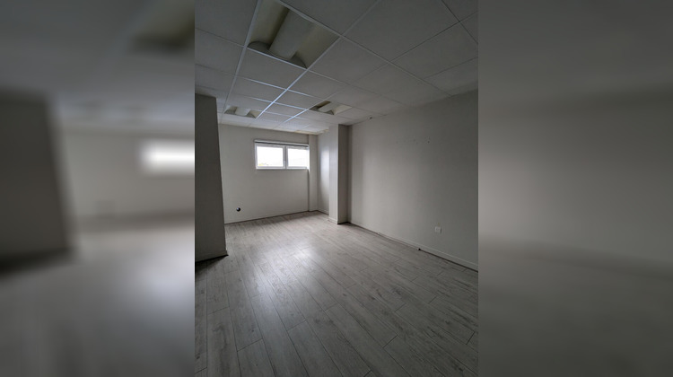 Ma-Cabane - Location Local commercial BOURGES, 67 m²