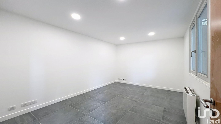 Ma-Cabane - Location Local commercial Brie-Comte-Robert, 250 m²