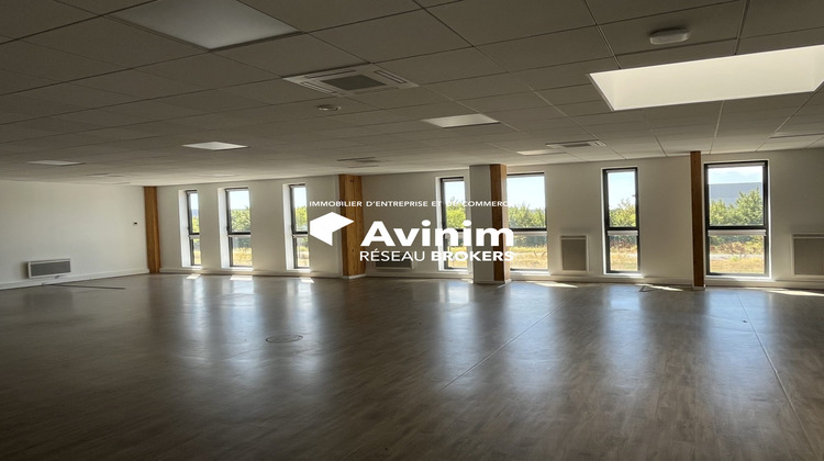 Ma-Cabane - Location Local commercial Brie-Comte-Robert, 3287 m²