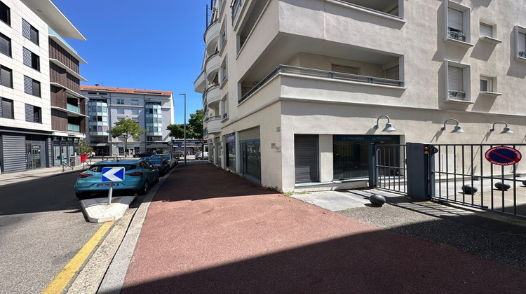 Ma-Cabane - Location Local commercial BRON, 176 m²