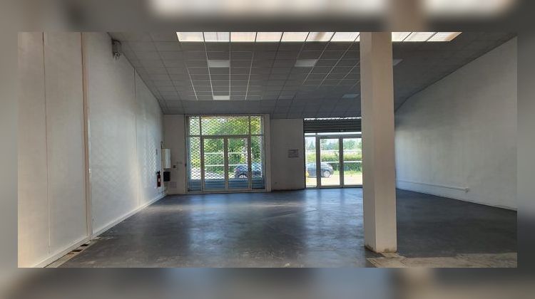 Ma-Cabane - Location Local commercial Caissargues, 395 m²