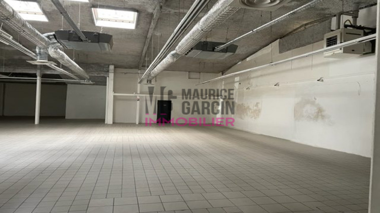 Ma-Cabane - Location Local commercial Carpentras, 837 m²