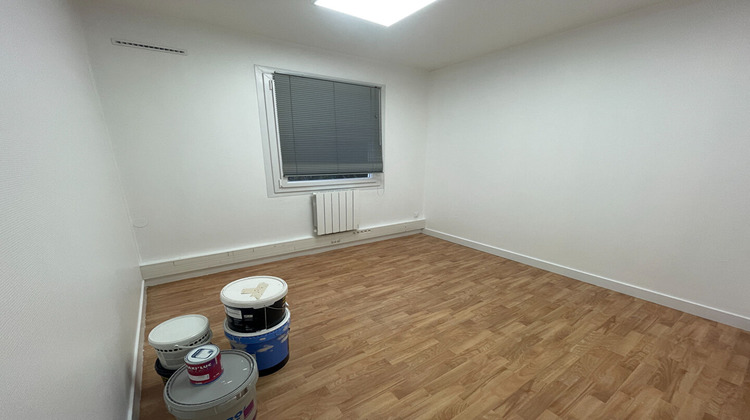 Ma-Cabane - Location Local commercial CARPIQUET, 10 m²