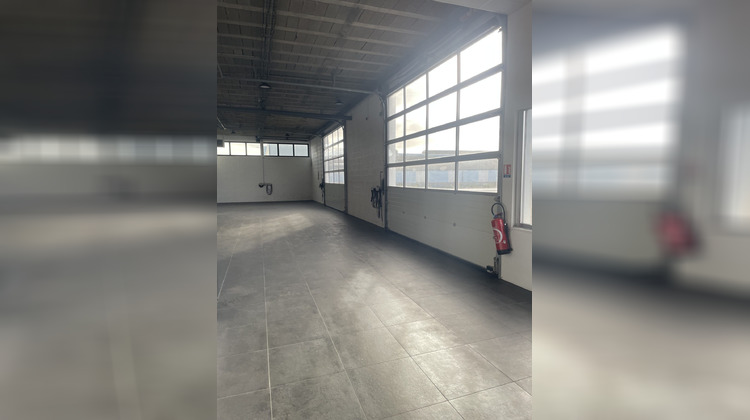 Ma-Cabane - Location Local commercial Carpiquet, 1100 m²