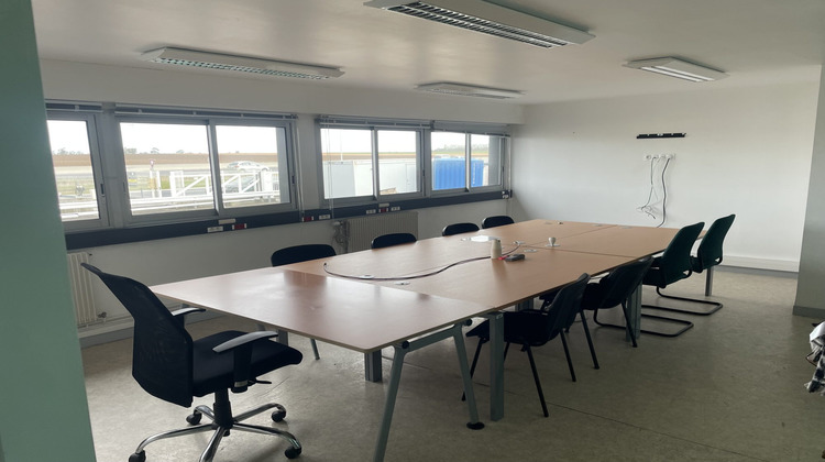 Ma-Cabane - Location Local commercial Carpiquet, 1100 m²