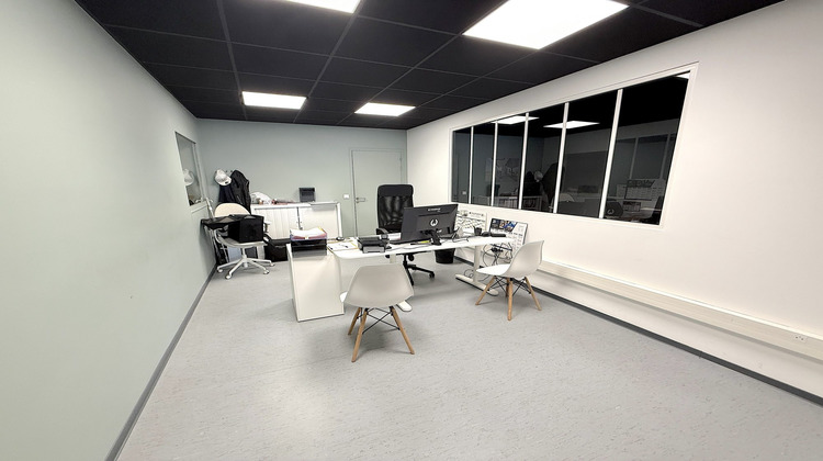 Ma-Cabane - Location Local commercial Carpiquet, 1180 m²