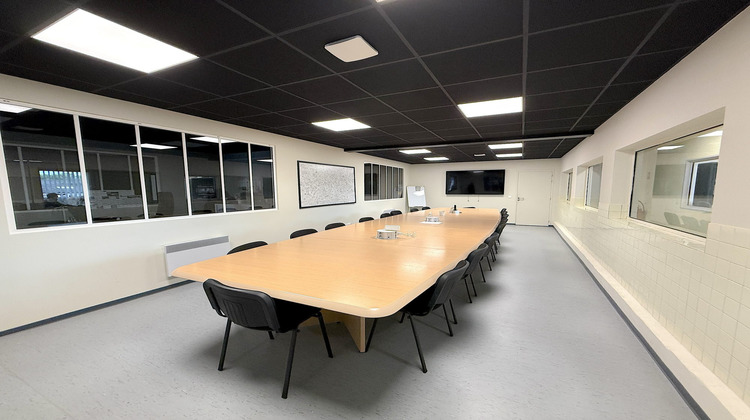 Ma-Cabane - Location Local commercial Carpiquet, 1180 m²