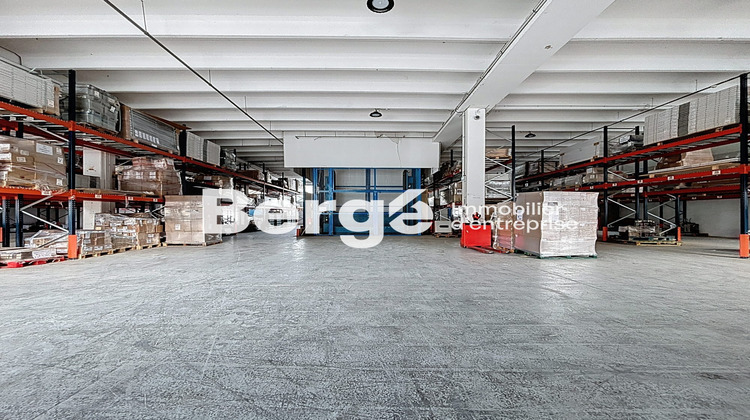 Ma-Cabane - Location Local commercial Carros, 1966 m²