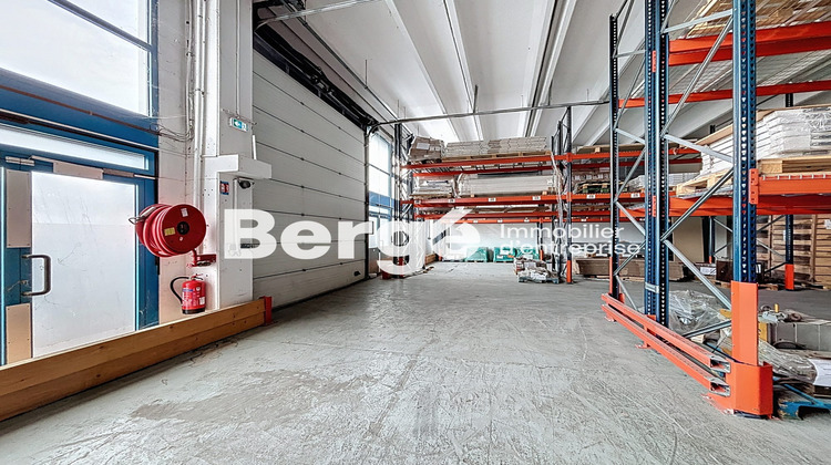 Ma-Cabane - Location Local commercial Carros, 1966 m²