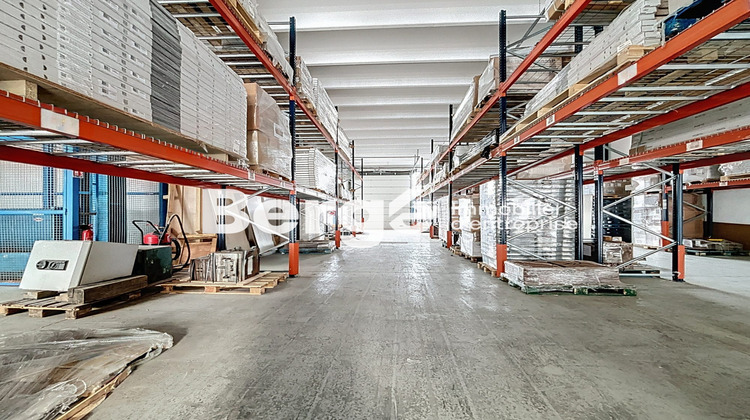 Ma-Cabane - Location Local commercial Carros, 1966 m²