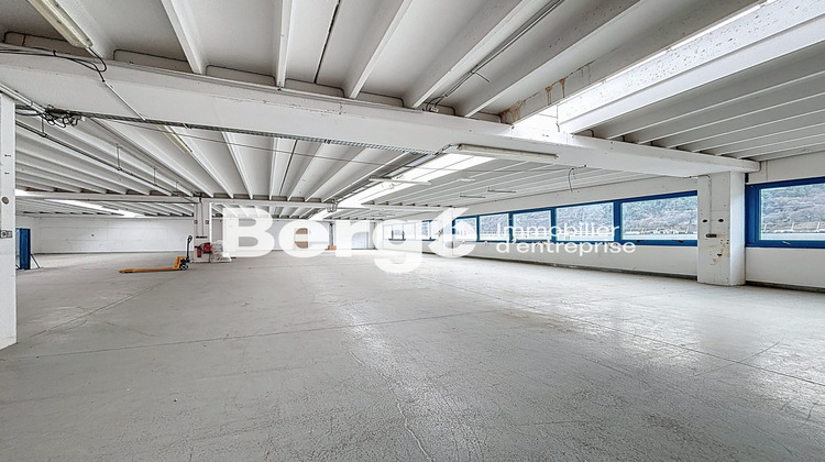 Ma-Cabane - Location Local commercial Carros, 1966 m²