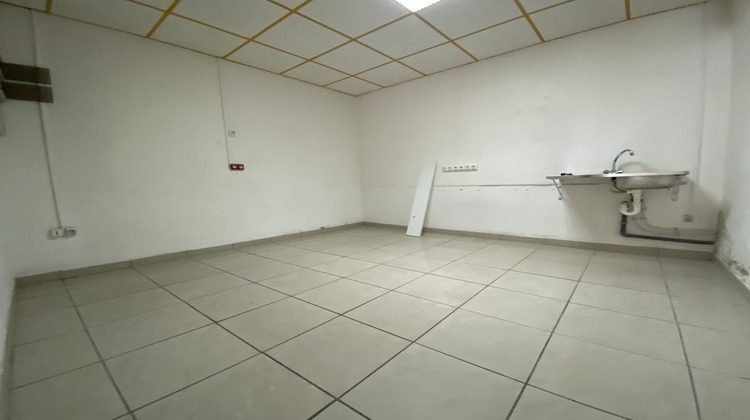 Ma-Cabane - Location Local commercial Cayenne, 83 m²