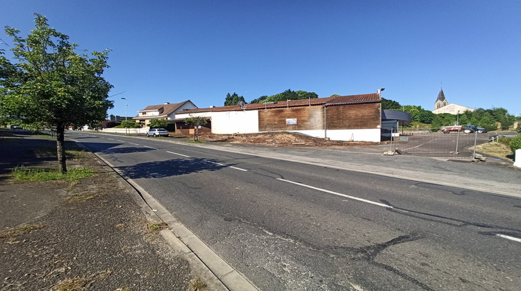 Ma-Cabane - Location Local commercial Chalus, 1650 m²