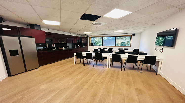 Ma-Cabane - Location Local commercial CHAMPS-SUR-MARNE, 210 m²