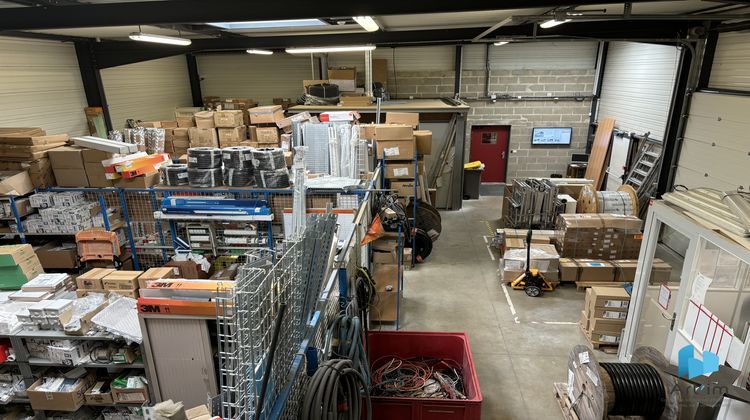 Ma-Cabane - Location Local commercial Changé, 570 m²