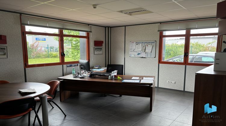 Ma-Cabane - Location Local commercial Changé, 570 m²