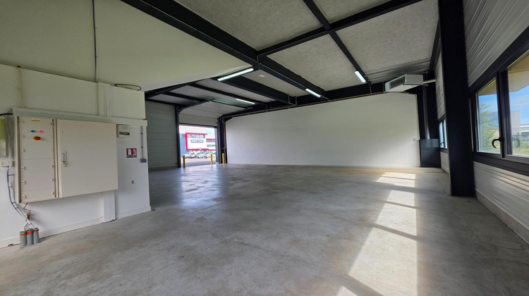 Ma-Cabane - Location Local commercial Chanteloup-en-Brie, 190 m²